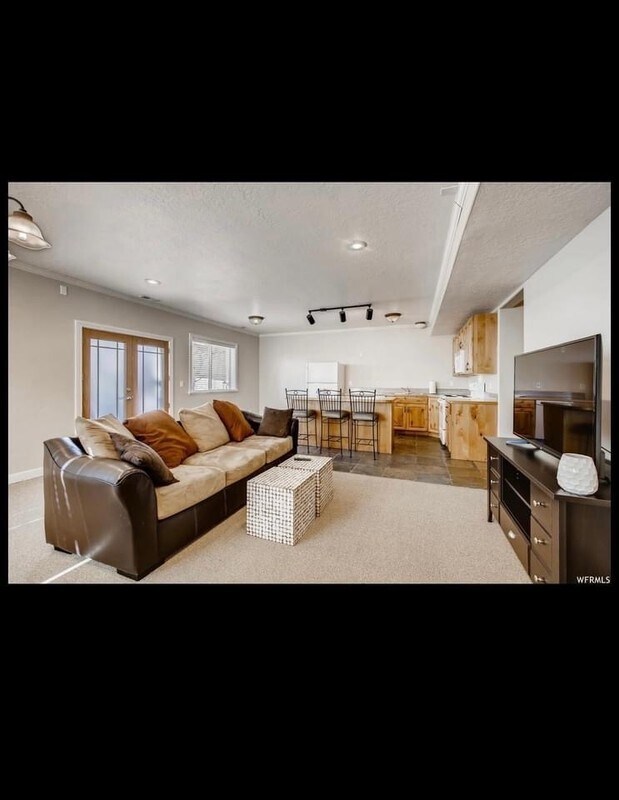 Building Photo - 8934 N Pine Hollow Dr