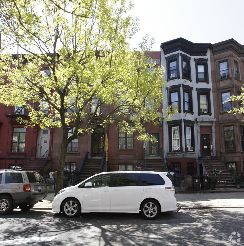 Foto del edificio - 908 Greene Ave