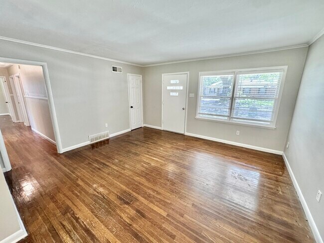 Building Photo - 1795 Cornelia Ln