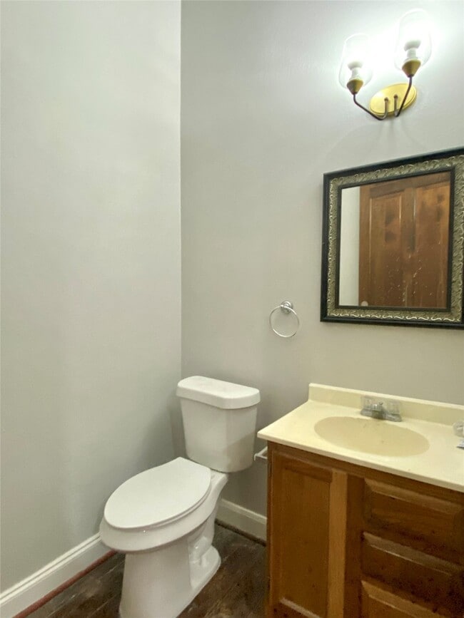 Building Photo - 2319 The Strand