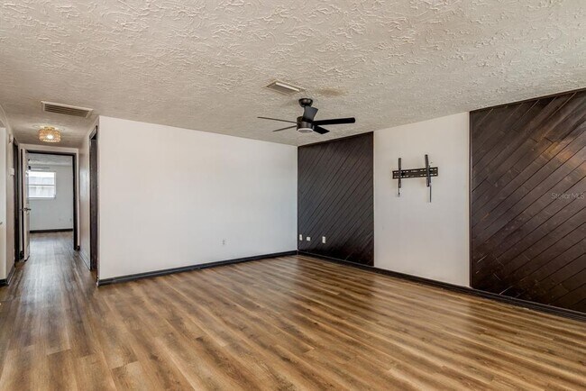 Building Photo - 3332 Chauncy Rd