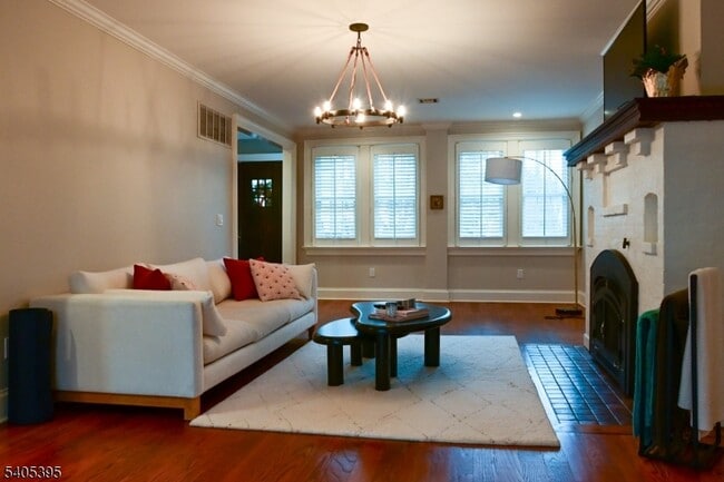 Building Photo - 12 Central Ave