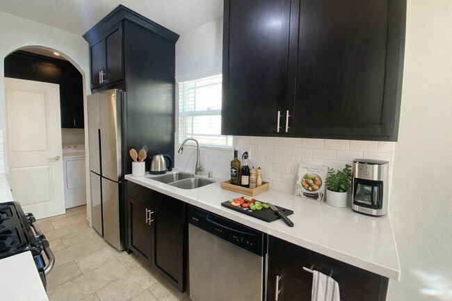 Foto del edificio - 1BD/1BA Cottage Home at B Street Bungalows – Modern Luxury Meets Mission Style Charm!