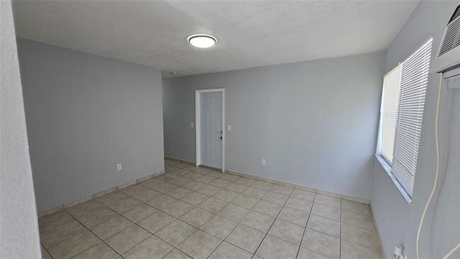 Foto del edificio - 16951 NE 18th Ave