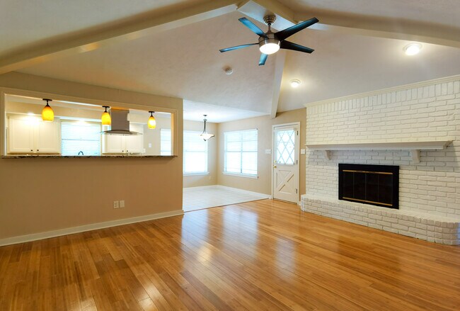 Building Photo - 200 Cheyenne Ct N