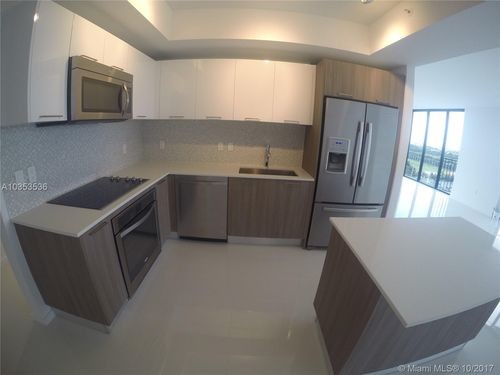Foto principal - 5300 NW 85th Ave