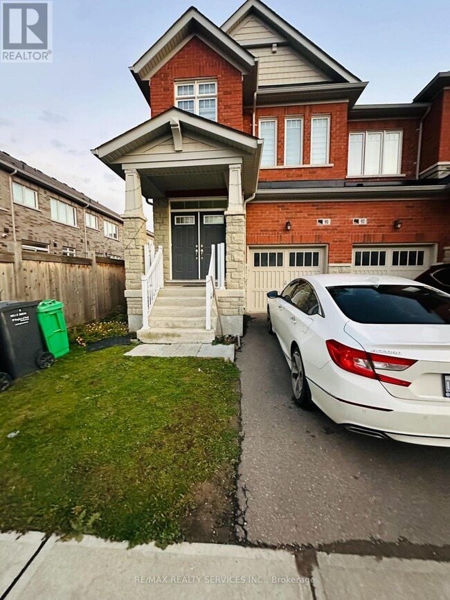 Building Photo - 90 Royal Fern Cres