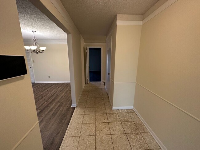 Foto del edificio - Spacious 3 Bedroom 2 Bath Home in Wedgwood...