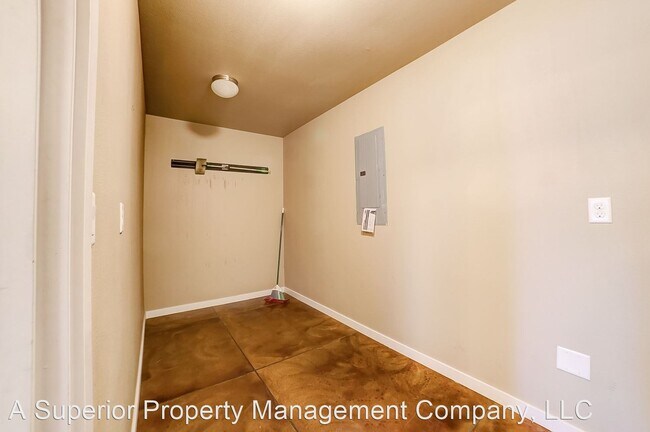 Foto del edificio - 855 NW Ogden Ave