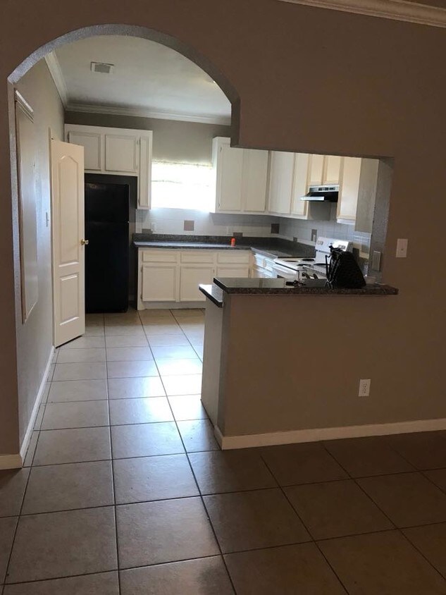 kitchen - 15110 Tomasa St