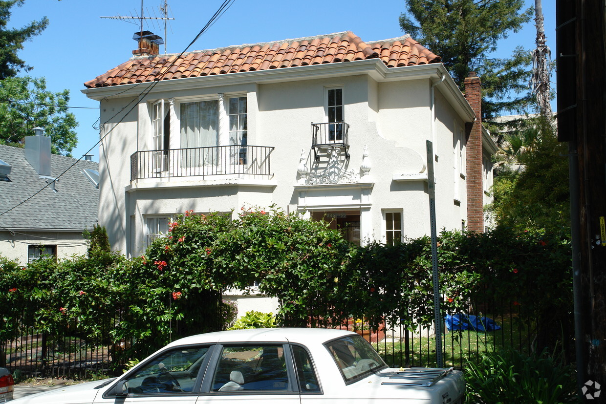 Building Photo - 2457-2459 Virginia St