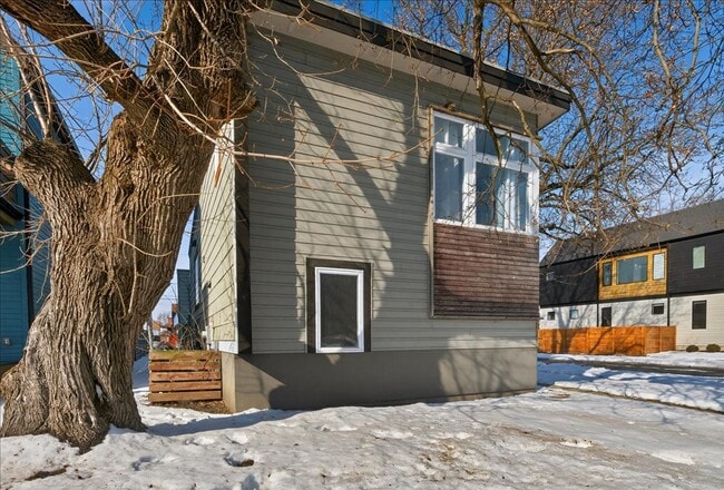 Building Photo - 1960 Bellefontaine St