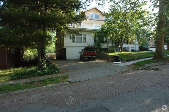 Building Photo - 1204 W 8th Ave