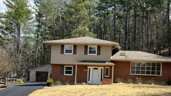 Foto del edificio - 4922 Topping Hill Dr