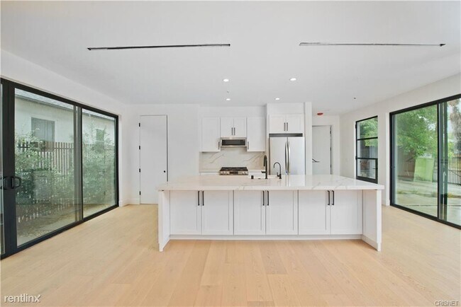Building Photo - 2 br, 2.5 bath House - 17451 Bullock Street
