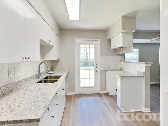 Foto del edificio - 902 Woodbrook St