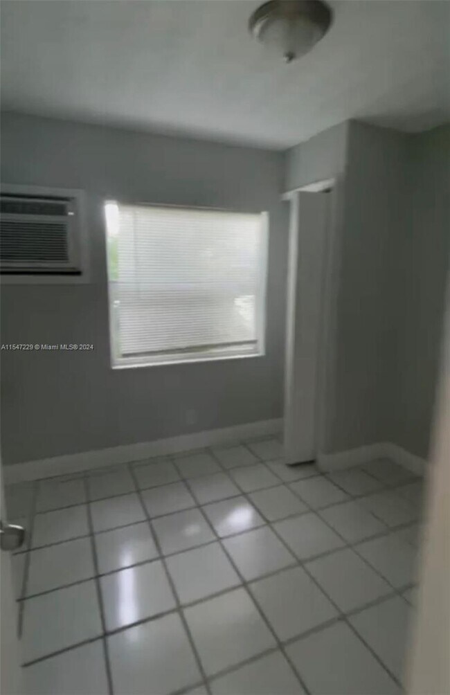 Building Photo - 2118 N 19th Ave