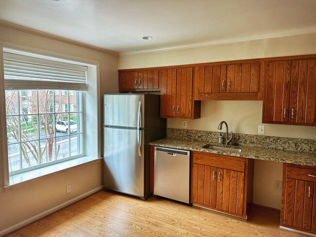 Kitchen - 8 Sangamore Ct