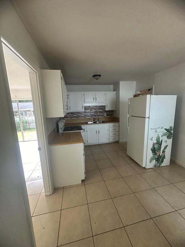 Building Photo - 924 Carrington Dr