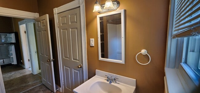 Building Photo - 63 Boyd St