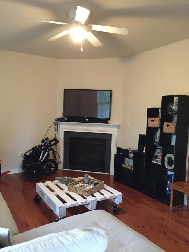 Foto del edificio - Large 4 Bedroom 2.5 Bath Home Near VCU.
