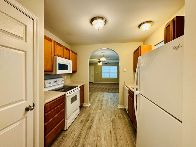 Building Photo - Move-in ready!