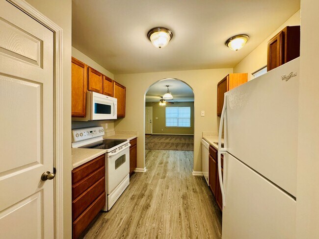 Foto del edificio - MOVE-IN READY!