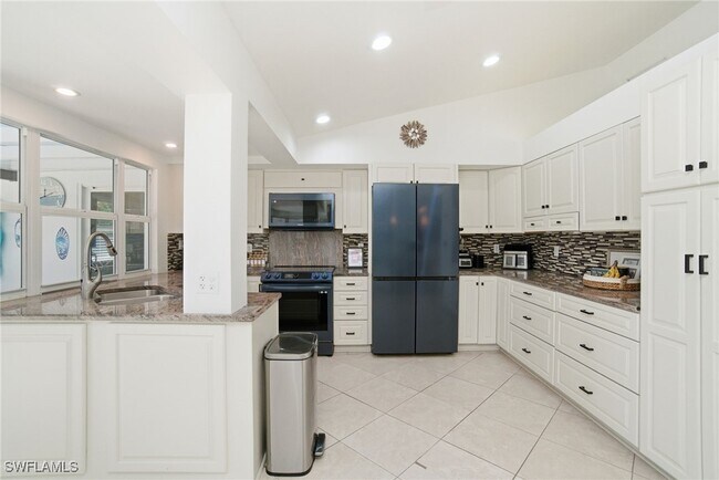 Foto del edificio - 560 Cypress Way E