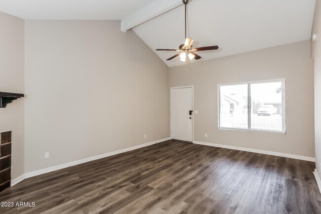 Building Photo - 5245 W Voltaire Dr