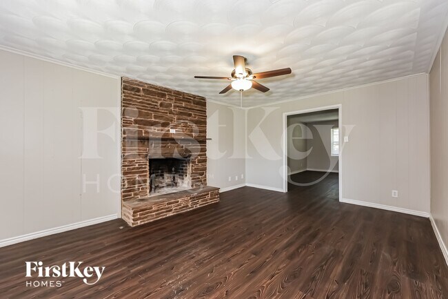 Foto del edificio - 902 Poinsettia Dr