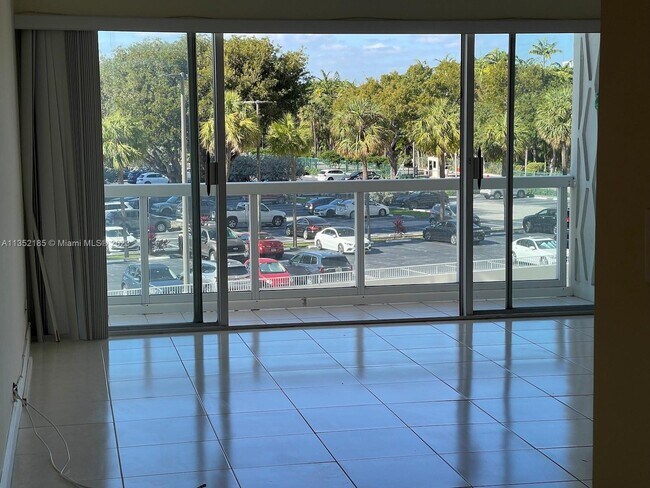 Foto del edificio - 2451 Brickell Ave
