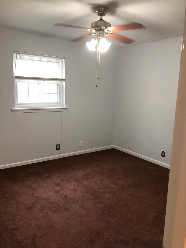 Bedroom - 2214 Sherwood Ave