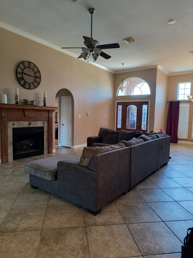 Building Photo - 655 Winchester Dr
