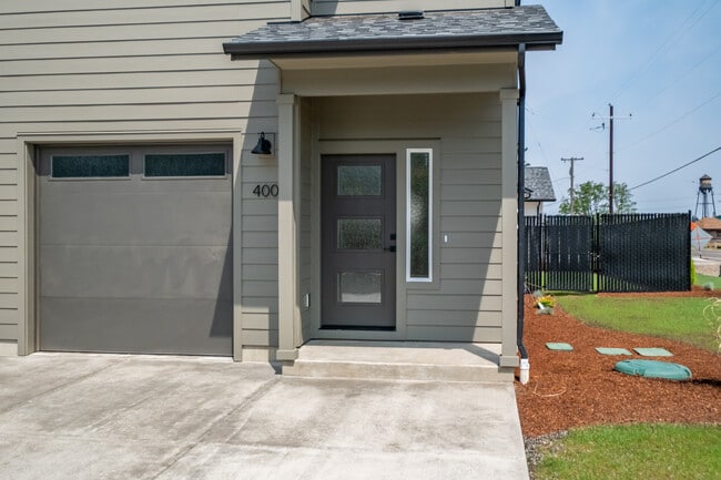 Building Photo - 400 Wagon Wheel Dr