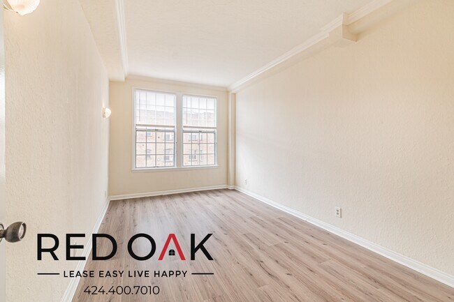 Foto del edificio - 5640 1/4 Franklin Ave-403