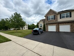 Building Photo - 173 Providence Ln