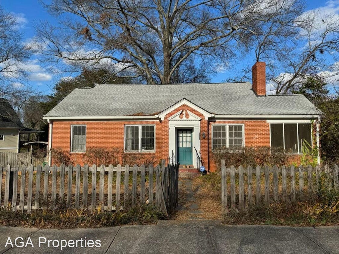 Primary Photo - 2 br, 1 bath House - 290 Holman Ave.