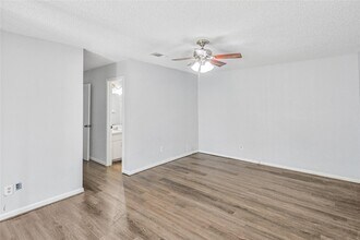 Building Photo - 2719 Meadow Ln