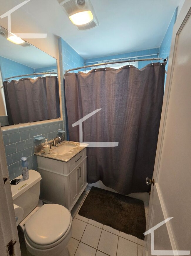 Building Photo - Nicely renovated 3 bed unit in Brighton wi...