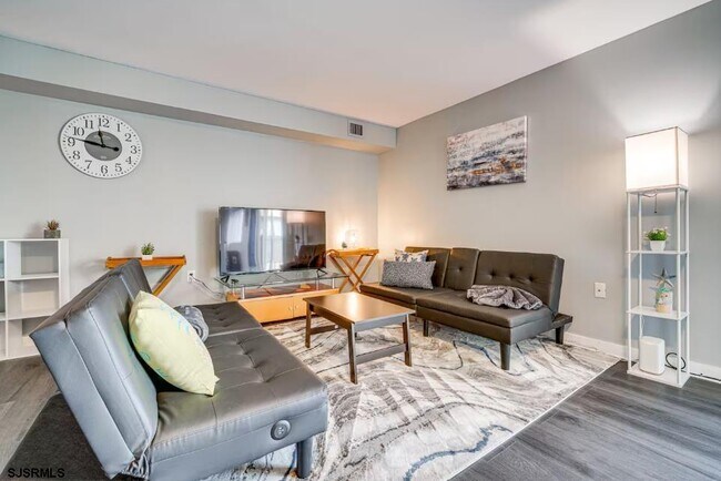 Building Photo - 600 Pacific Ave