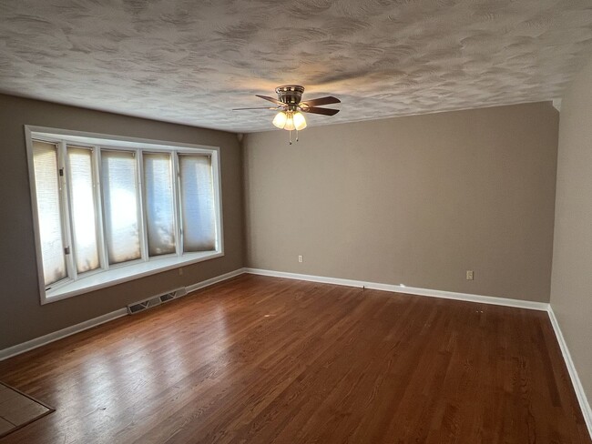 Building Photo - Pre-Lease in Brentwood