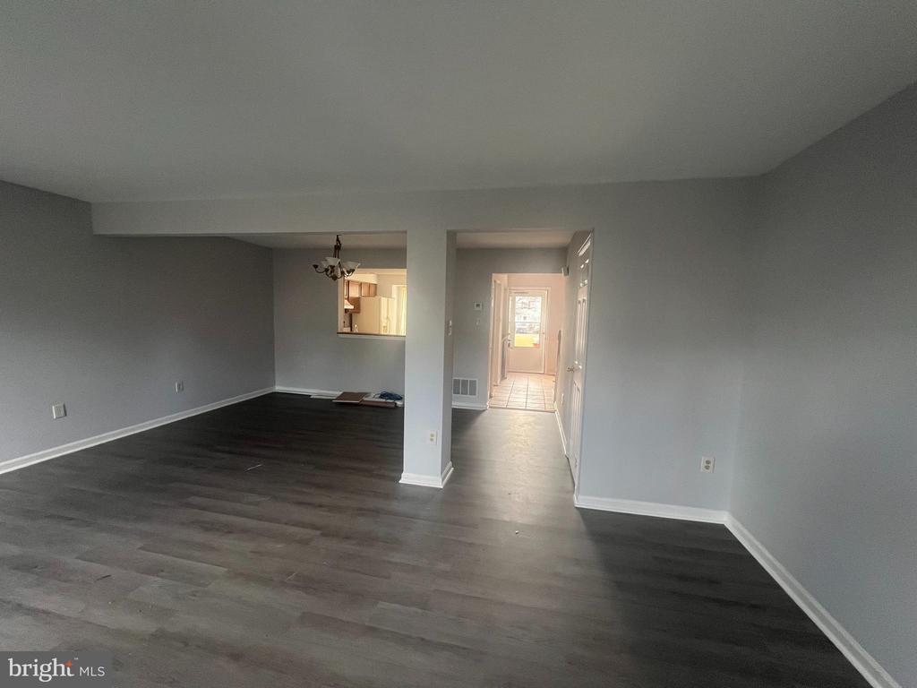 Primary Photo - 3325 Midland Ct