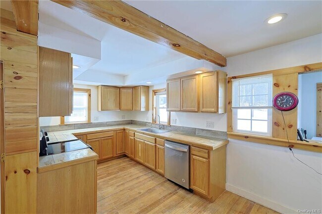 Building Photo - 79 Summitville Rd
