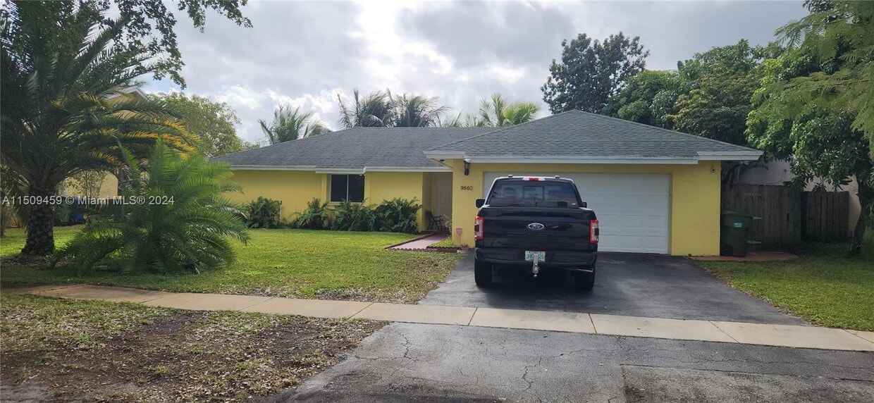 Primary Photo - 9860 SW 8th St
