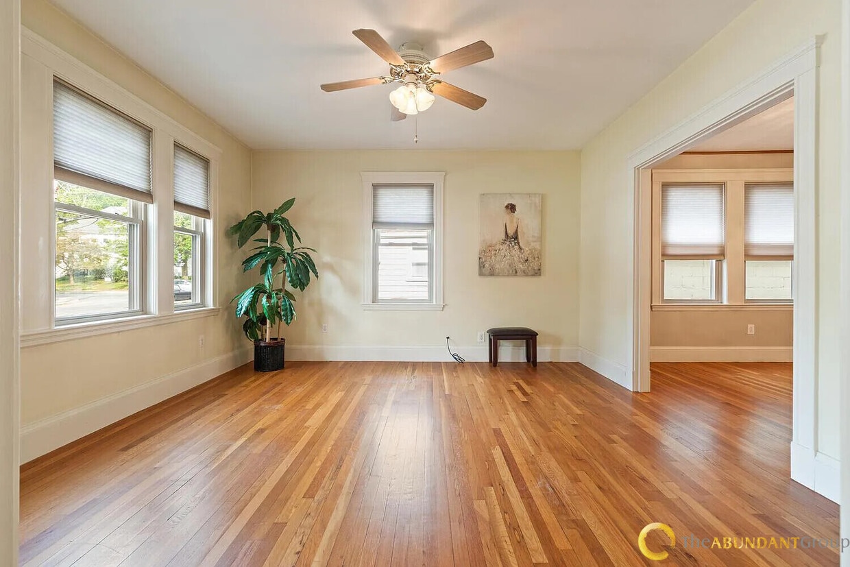 6 Cross St, Winchester, MA 01890 Condo for Rent in Winchester, MA