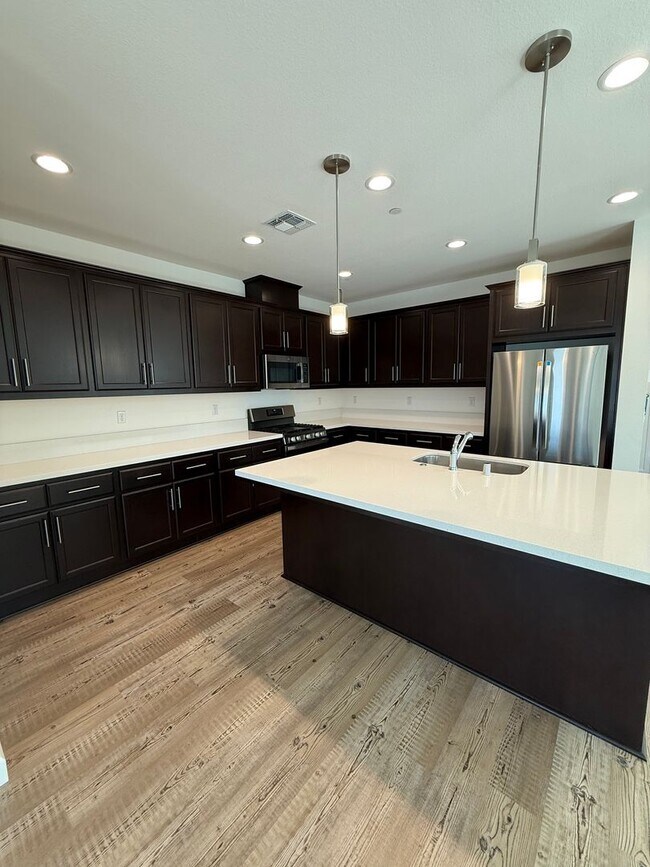 Foto del edificio - 2460 Cinnabar Dr