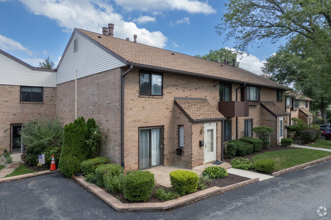 Building Photo - Harverford Village