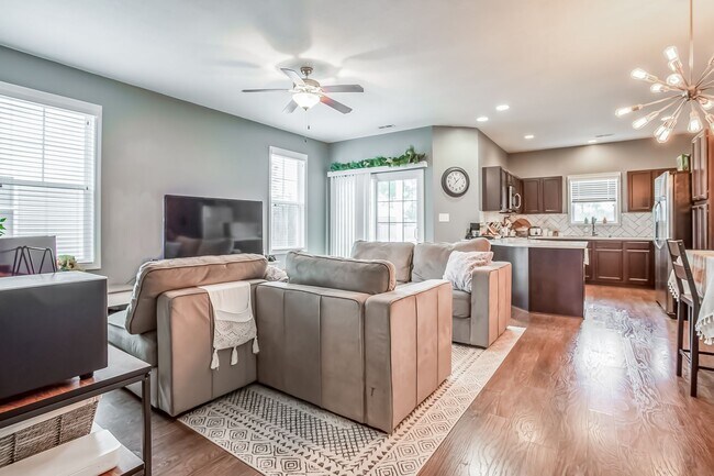 Building Photo - 3-Bedroom Townhome with Garage in Holly Ridge