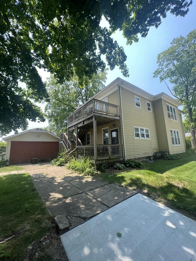 408 Michigan Ave Unit 1, Valparaiso, IN 46383 Room for Rent in