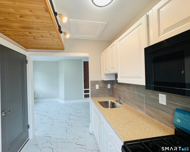 Building Photo - 52 Howard Ave